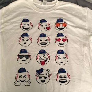 Me.Met emoji tee